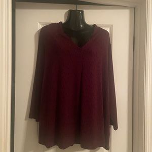 Wine color with black specks. Size 1x new but No tags.